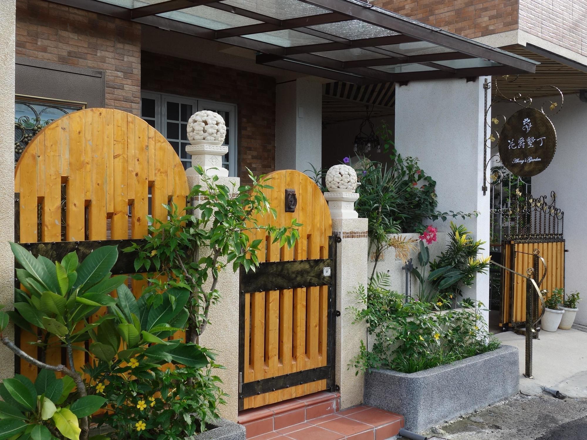 Alongs Garden Bed & Breakfast Heng-ch'un Exterior foto