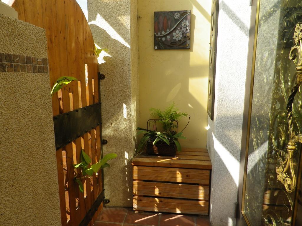 Alongs Garden Bed & Breakfast Heng-ch'un Exterior foto