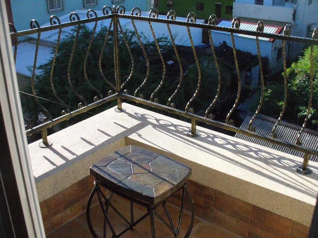 Alongs Garden Bed & Breakfast Heng-ch'un Exterior foto