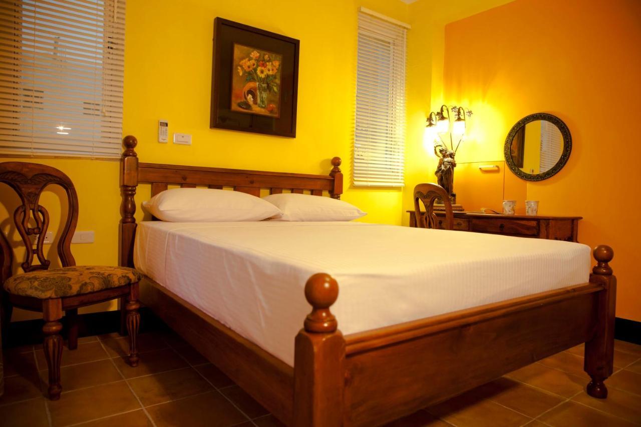 Alongs Garden Bed & Breakfast Heng-ch'un Exterior foto