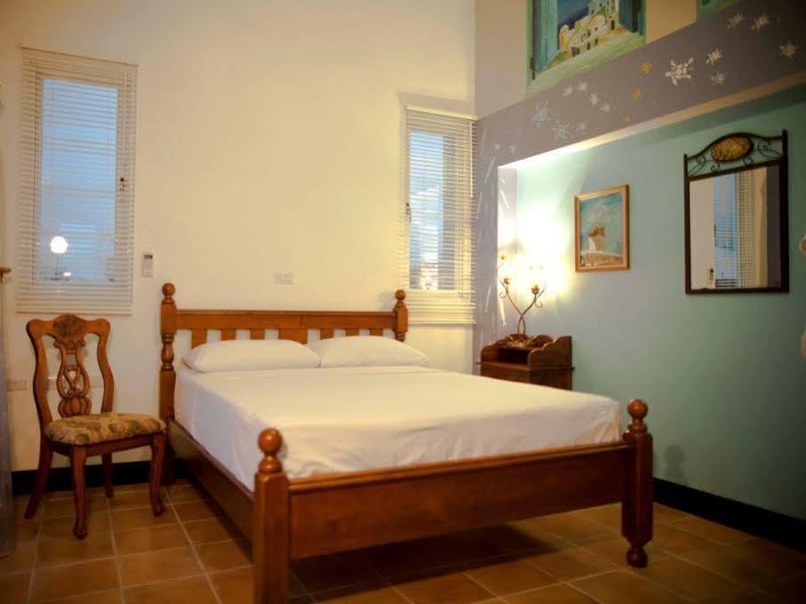 Alongs Garden Bed & Breakfast Heng-ch'un Exterior foto